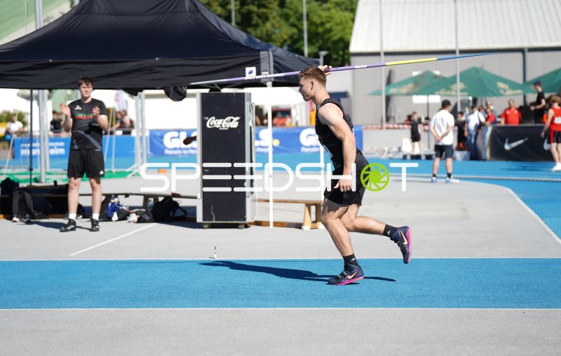 Speerwerfer beim Anlauf im Michael-Hoffmann-Stadion Mannheim