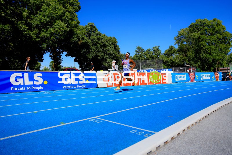 Athlet aus Great Britain beim Sprint im Michael-Hoffmann-Stadion Mannheim