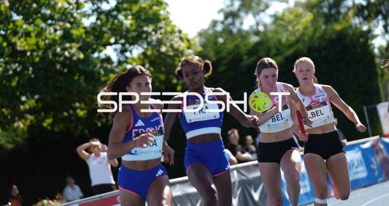 Paola Valognes (Frankreich) beim 4x100m-Staffellauf in Mannheim
