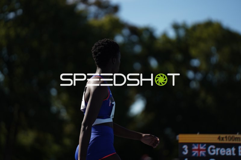 Athletin beim 4x100m-Lauf im Michael-Hoffmann-Stadion Mannheim