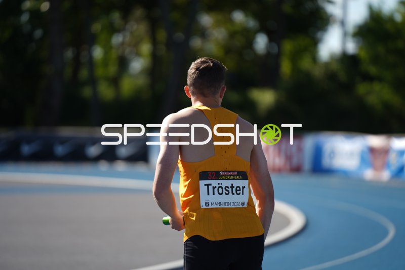 Ben Tröster (#398) beim 4x100m-Staffellauf bei der Bauhaus Junioren-Gala Mannheim