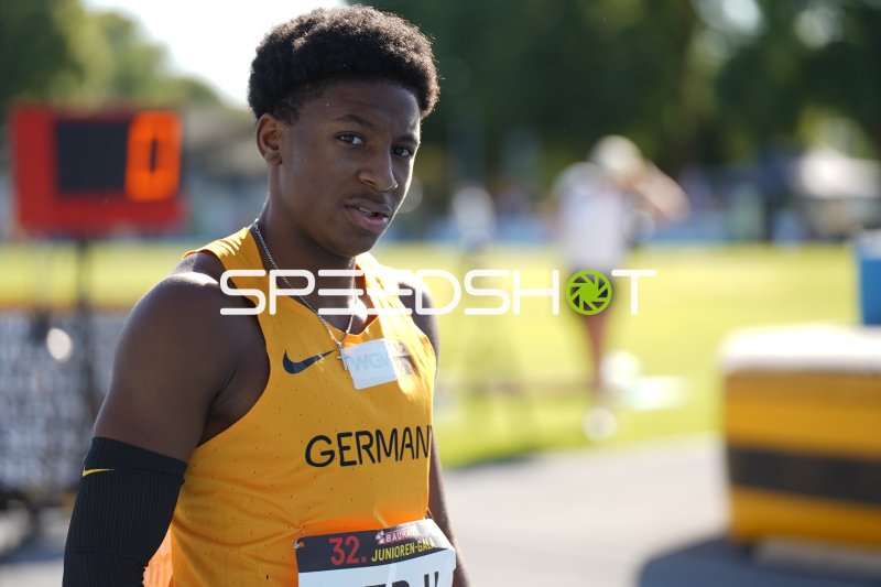 Deutscher Athlet (#32) bei der 32. Junioren-Gala in Mannheim
