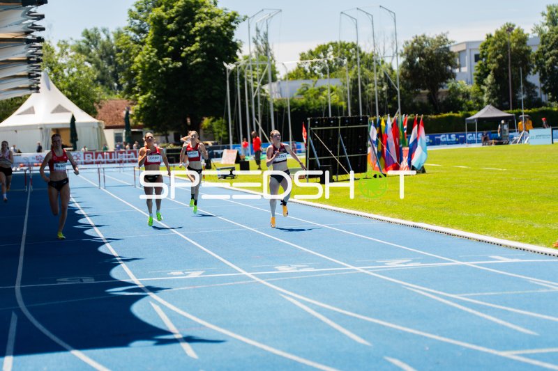 Kozlova, Dünser und Siedler im 400m-Hürden-Wettkampf in Mannheim
