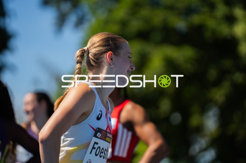 Lore Foesters (#105) beim Leichtathletik-Wettkampf in Mannheim