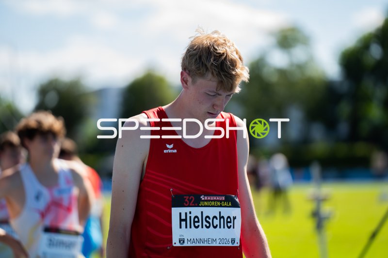 Theo Hielscher (#374) bei der 800m-Lauf-Vorbereitung in Mannheim
