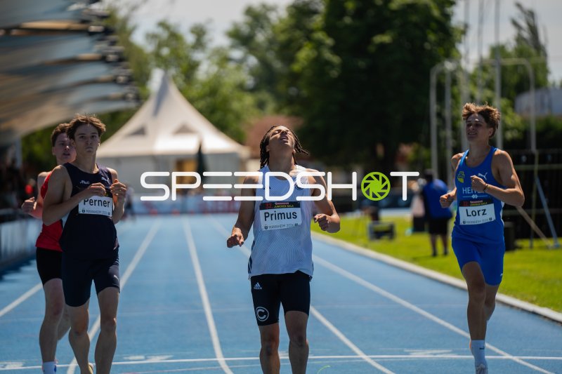 Adrian Primus und Johannes Lorz im Zieleinlauf beim Sprint in Mannheim
