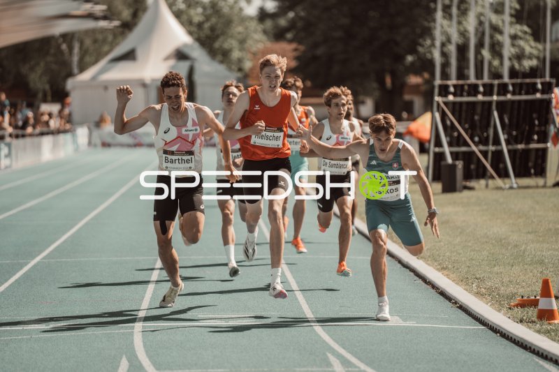 Lucas Barthel, Theo Hielscher und Peter Csikos im 800m-Zieleinlauf in Mannheim