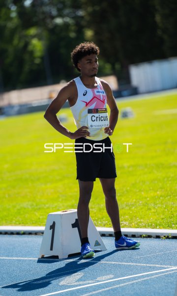 Lionel Cricus beim 800m-Start im Michael-Hoffmann-Stadion Mannheim