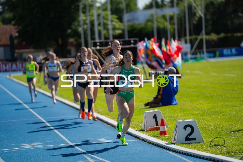 Mariana Moreira (#285) führt 800m-Feld vor Sterre Provost in Mannheim