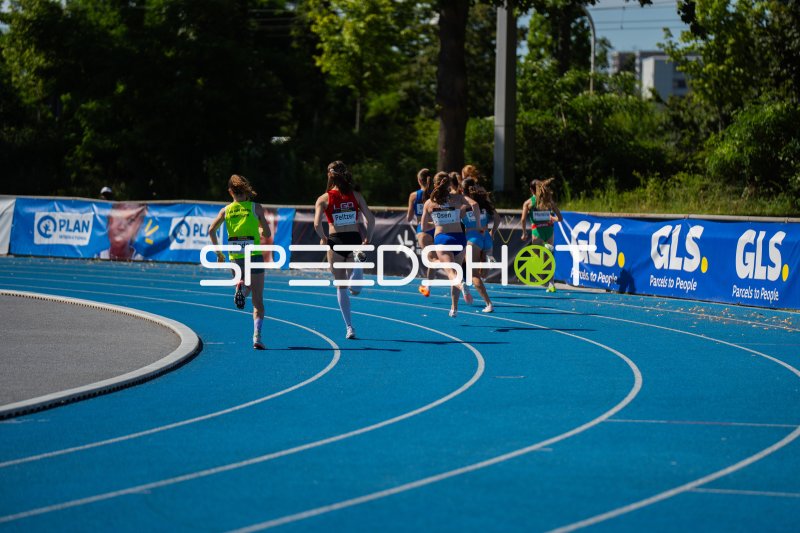 Sophia Bode, Mara Peltzer und Victoria Osen im 800m-Lauf in Mannheim