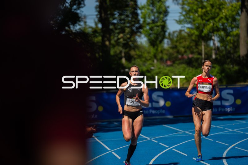 Amelie Kofler (#368) und Joelle Hausammann (#318) beim 400m-Lauf in Mannheim