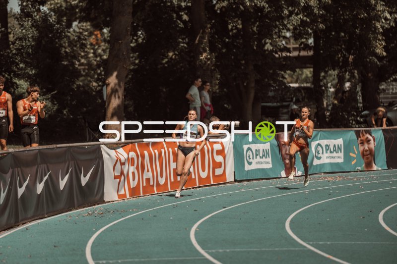 McLean (Scotland) und Schröder im 400m-Lauf beim Leichtathletik-Meeting Mannheim