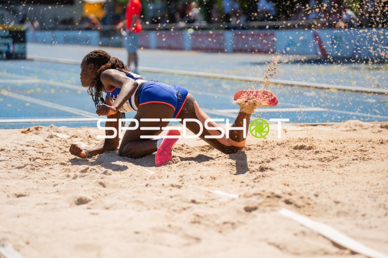 Weitsprung-Landung im Sand beim Michael-Hoffmann-Stadion Mannheim