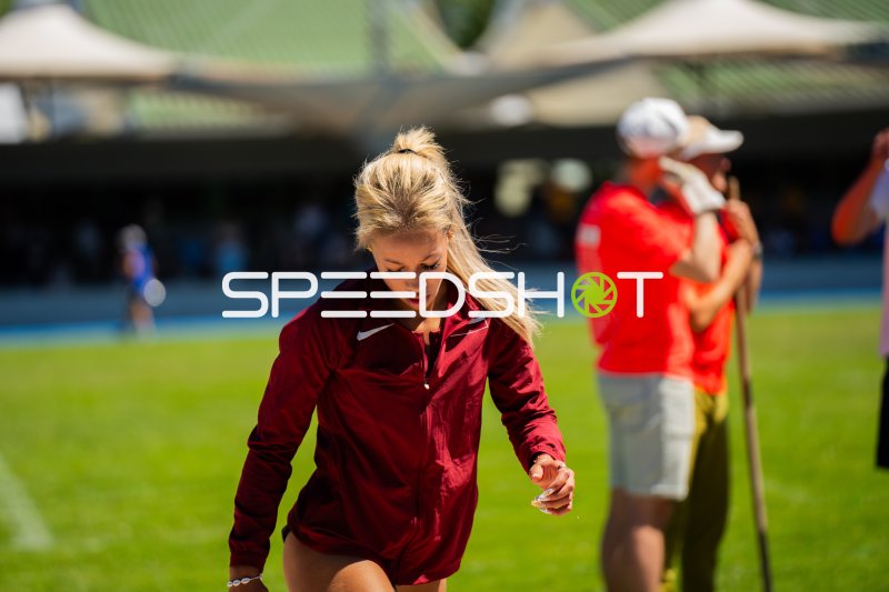 Athletin bei Leichtathletik-Wettkampf im Michael-Hoffmann-Stadion Mannheim