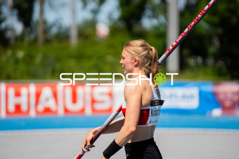 Anjuli Knäsche (#478) beim Stabhochsprung im Michael-Hoffmann-Stadion Mannheim