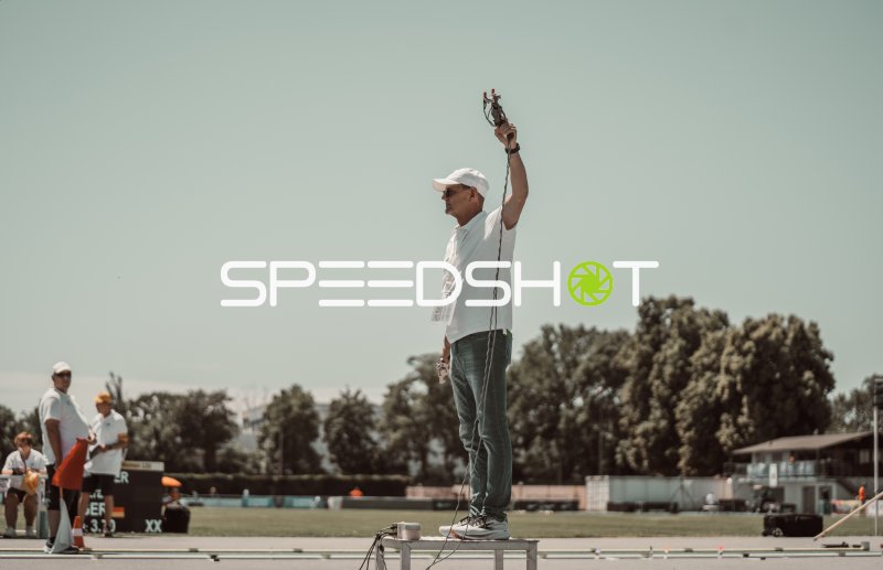 Startschuss-Offizieller gibt Signal beim Leichtathletik-Meeting in Mannheim