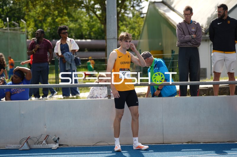 Jakob Bauerschlag (#420) beim Start im Michael-Hoffmann-Stadion Mannheim