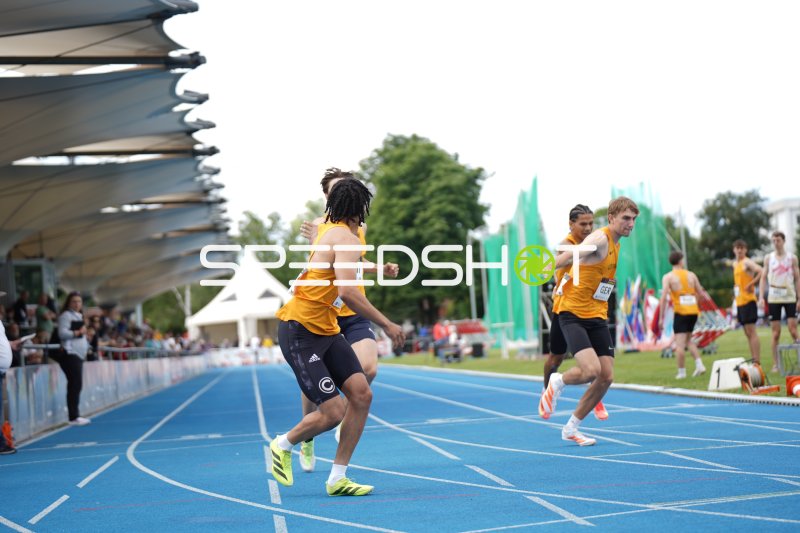 Tjark Schult beim 400m-Staffelwechsel im Michael-Hoffmann-Stadion Mannheim