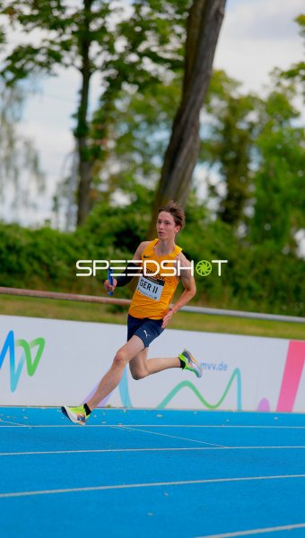 Jonathan Perner beim 4x400m-Staffellauf für GER II in Mannheim