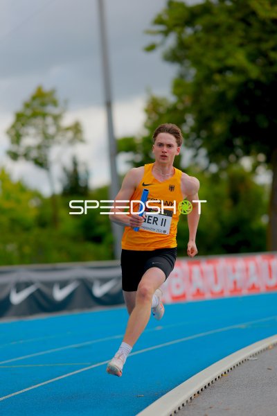 Dennis Beyer beim 4x400m-Staffellauf für Germany beim Junioren-Gala Mannheim