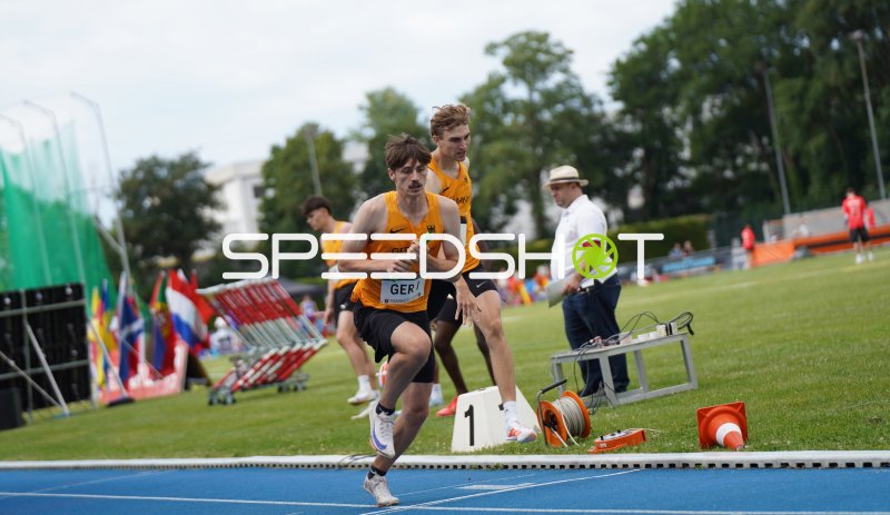 Nikolas Raeth und Tjark Schult beim 4x400m-Staffellauf für Deutschland