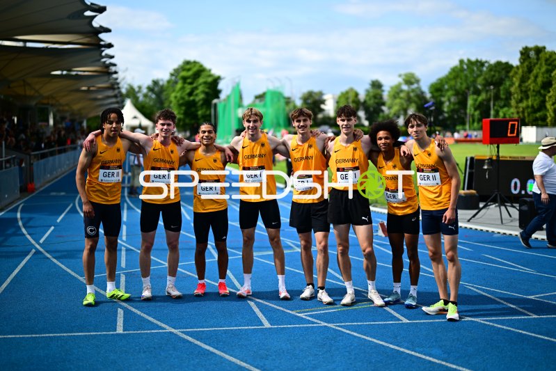 Adrian Primus, Magnus Skupin-Alfa, Nikolas Raeth u.a. – Deutschland-Teams beim Gruppenfoto in Mannheim