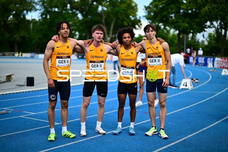 Adrian Primus, Jonathan Perner, Magnus Skupin-Alfa und Teamkollege – GER II Staffel bei der 32. Junioren Gala Mannheim
