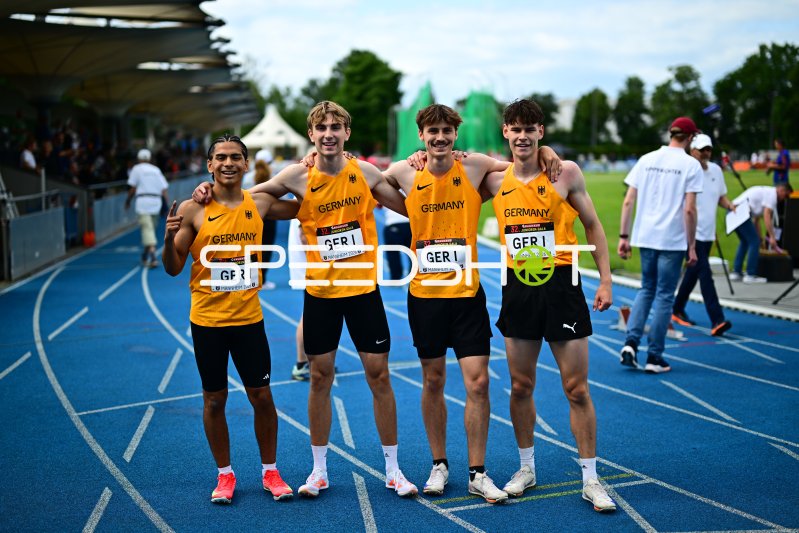 Tjark Schult und Nikolas Raeth mit deutschem 4x400m-Staffelteam GER I in Mannheim
