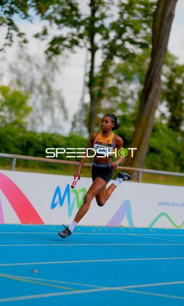 GER II Staffelläuferin beim 4x100m-Staffellauf im Michael-Hoffmann-Stadion Mannheim