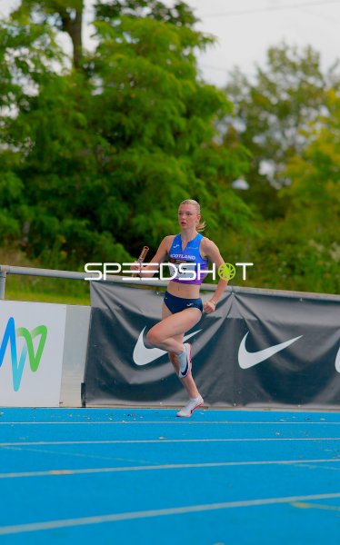 Scotland-Athletin (#32) beim 4x100m-Staffellauf in Mannheim