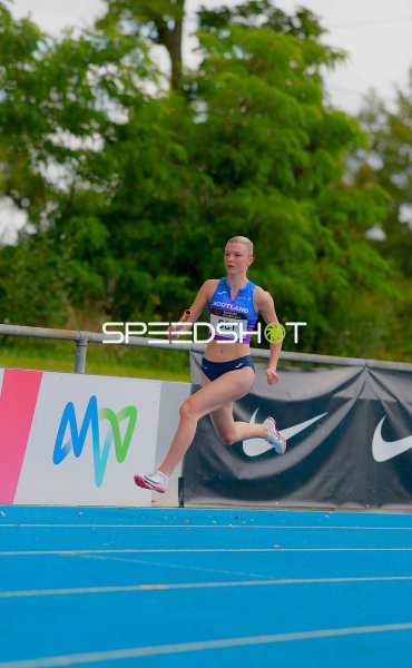 Scotland-Athletin (#32) beim 4x100m-Staffellauf in Mannheim