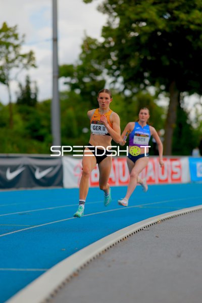 Mieke Wübben beim 4x400m-Staffellauf im Michael-Hoffmann-Stadion Mannheim