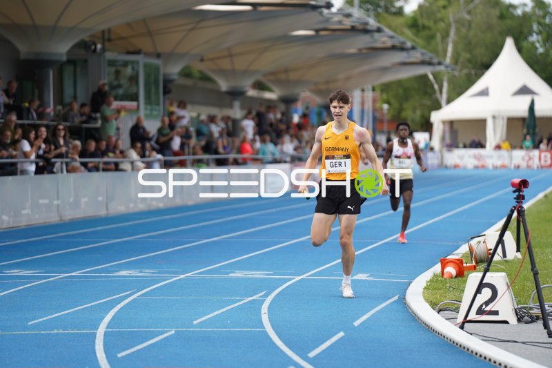 Deutschland (GER I) im 4x400m-Staffellauf beim Leichtathletik-Meeting Mannheim