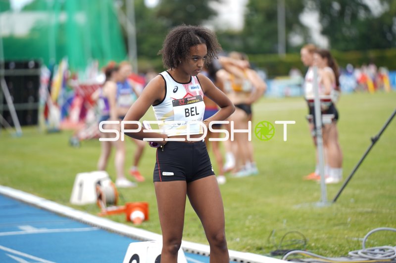 Lore Foesters (#105) beim Leichtathletik-Meeting in Mannheim