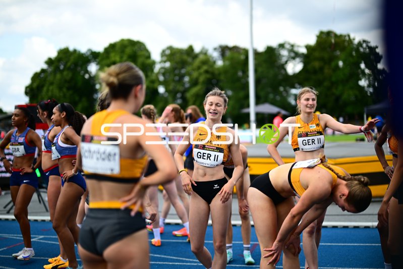 Pöppelmann Lynn und Bolten Amke nach dem 4x400m-Staffellauf bei der 32. Junioren-Gala Mannheim