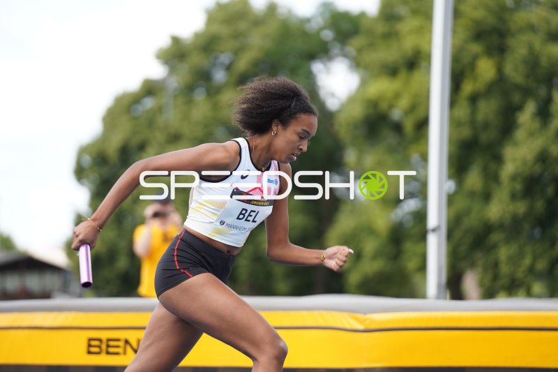 Belgische Athletin (#32x) im 4x100m-Staffellauf beim Juniorengala Mannheim