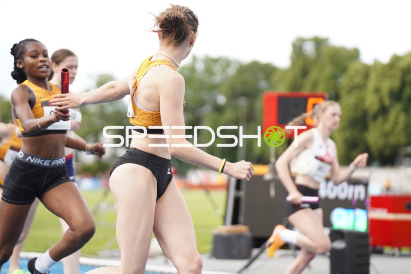 Staffelwechsel beim 4x100m-Lauf im Michael-Hoffmann-Stadion Mannheim
