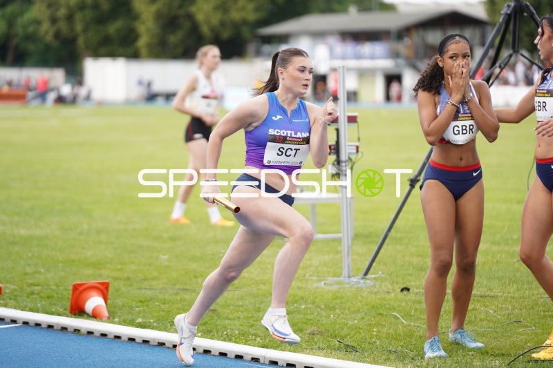 Schottland-Athletin (#32) im 4x100m-Staffellauf beim Junioren-Gala Mannheim