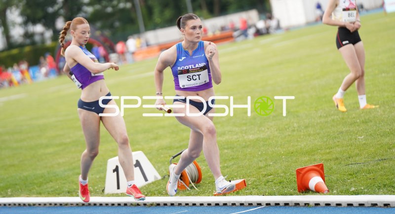 Staffelübergabe (#32) für Scotland beim 4x100m-Lauf in Mannheim