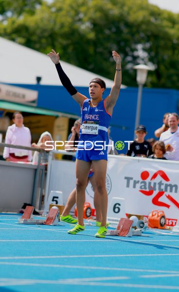 Ewenn Vernack (#172) jubelt beim 110m-Hürden in Mannheim