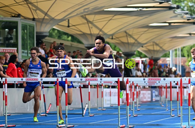 Anthony Johnsen (#269) und Miroslav Krchnavý (#348) bei den 110m Hürden