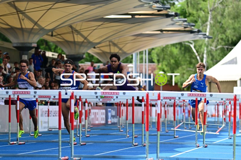 Arne Döring beim 110m-Hürdenlauf im Michael-Hoffmann-Stadion Mannheim