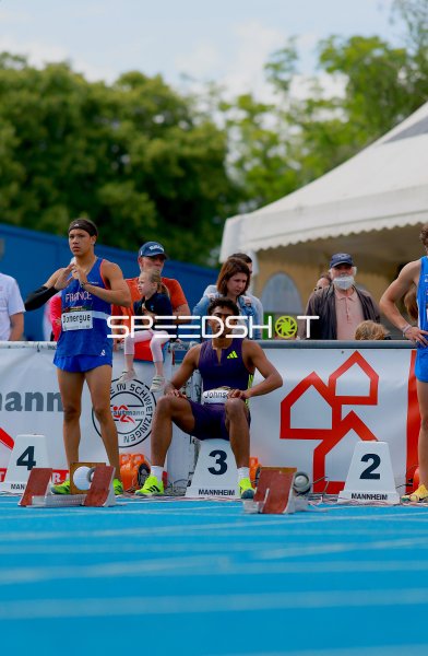 Lucas Domergue (Frankreich) und Johnson am Start in Mannheim