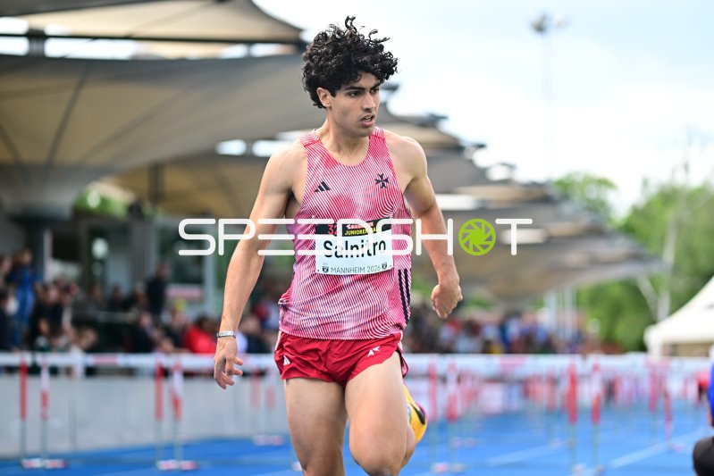 Benjamin Salnitro (#253) beim 110m-Hürdenlauf bei der 32. Junioren-Gala Mannheim