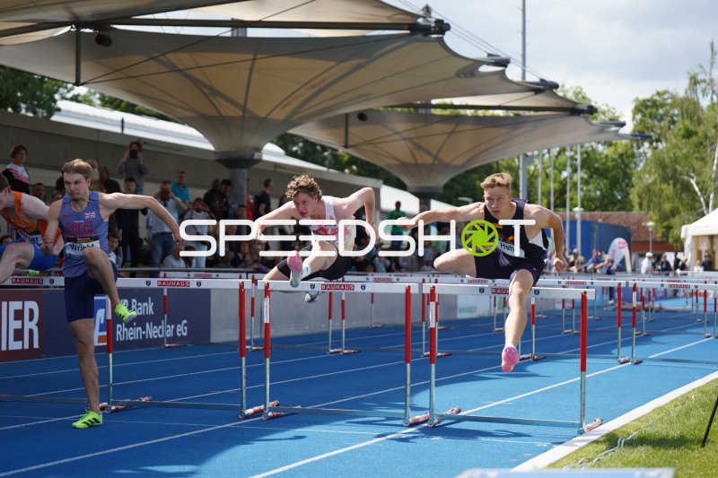 Daniel Hehn (#416) beim 110m-Hürdenlauf im Michael-Hoffmann-Stadion Mannheim