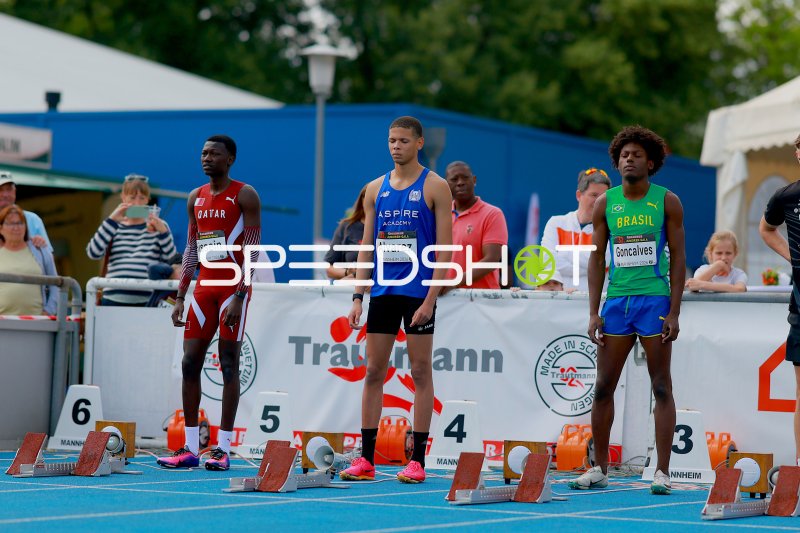 Adolfo Alvarez (#290) und weitere Sprinter vor dem Start in Mannheim