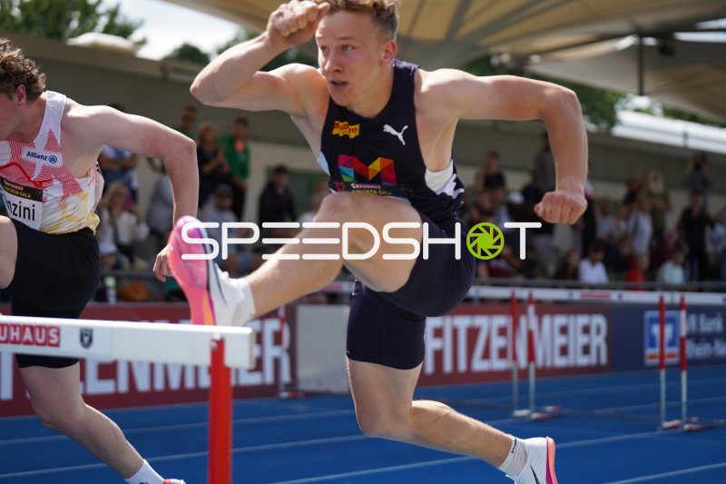 Daniel Hehn (#416) beim 110m-Hürdenlauf bei der Bauhaus Junioren-Gala Mannheim