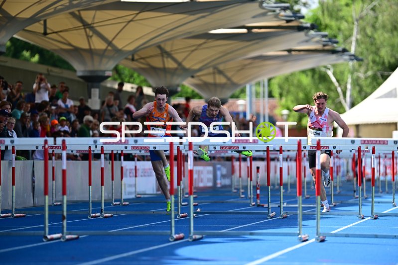 Jim Putter (#261), Toby Wright (#219) und Rafael Franzini (#106) bei den 110m Hürden