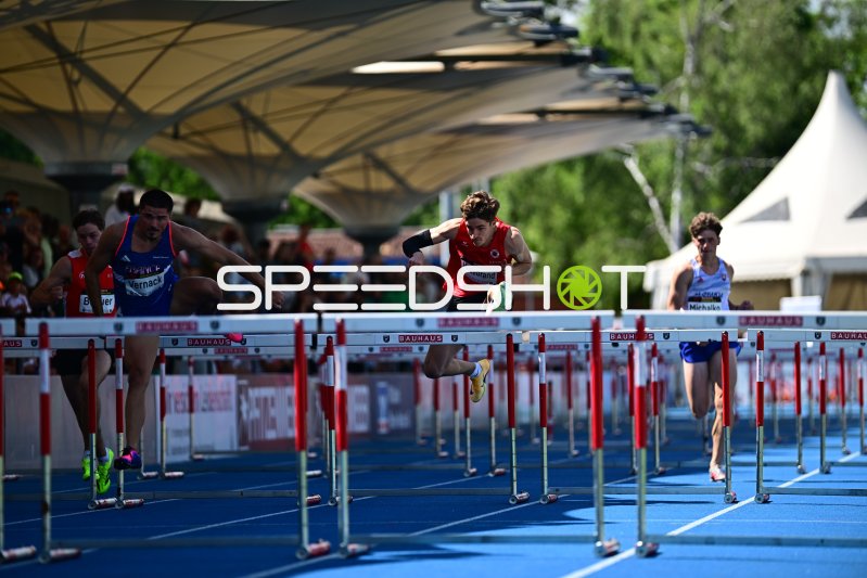 Ewenn Vernack (#172) und Marc Leonard Hildebrand (#425) bei den 110m Hürden