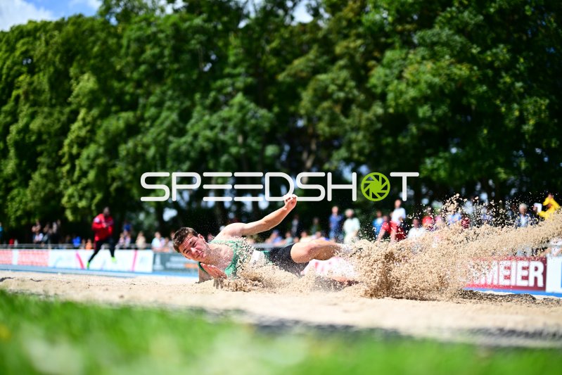 Weitsprung-Landung im Sand beim Leichtathletik-Meeting in Mannheim